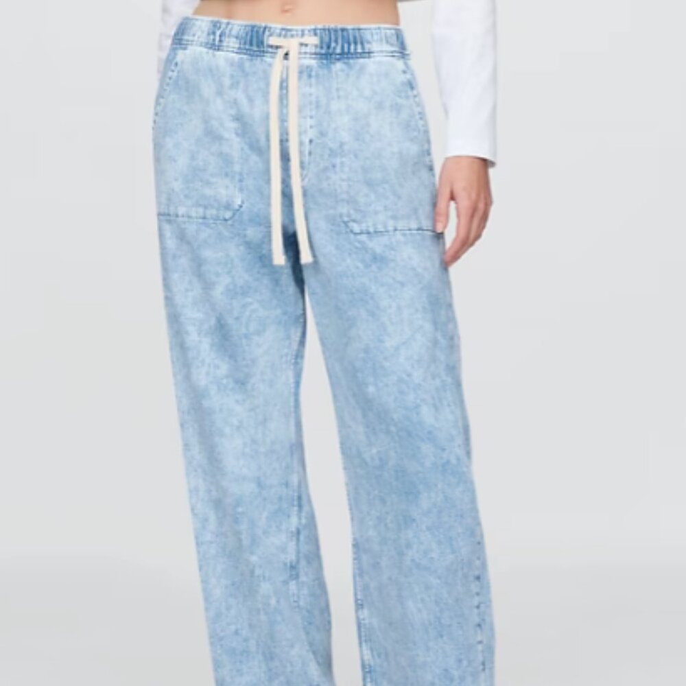 Gap high rise easy barrel leg jeans. Comfy! Still $53 on gap.com. Like new!